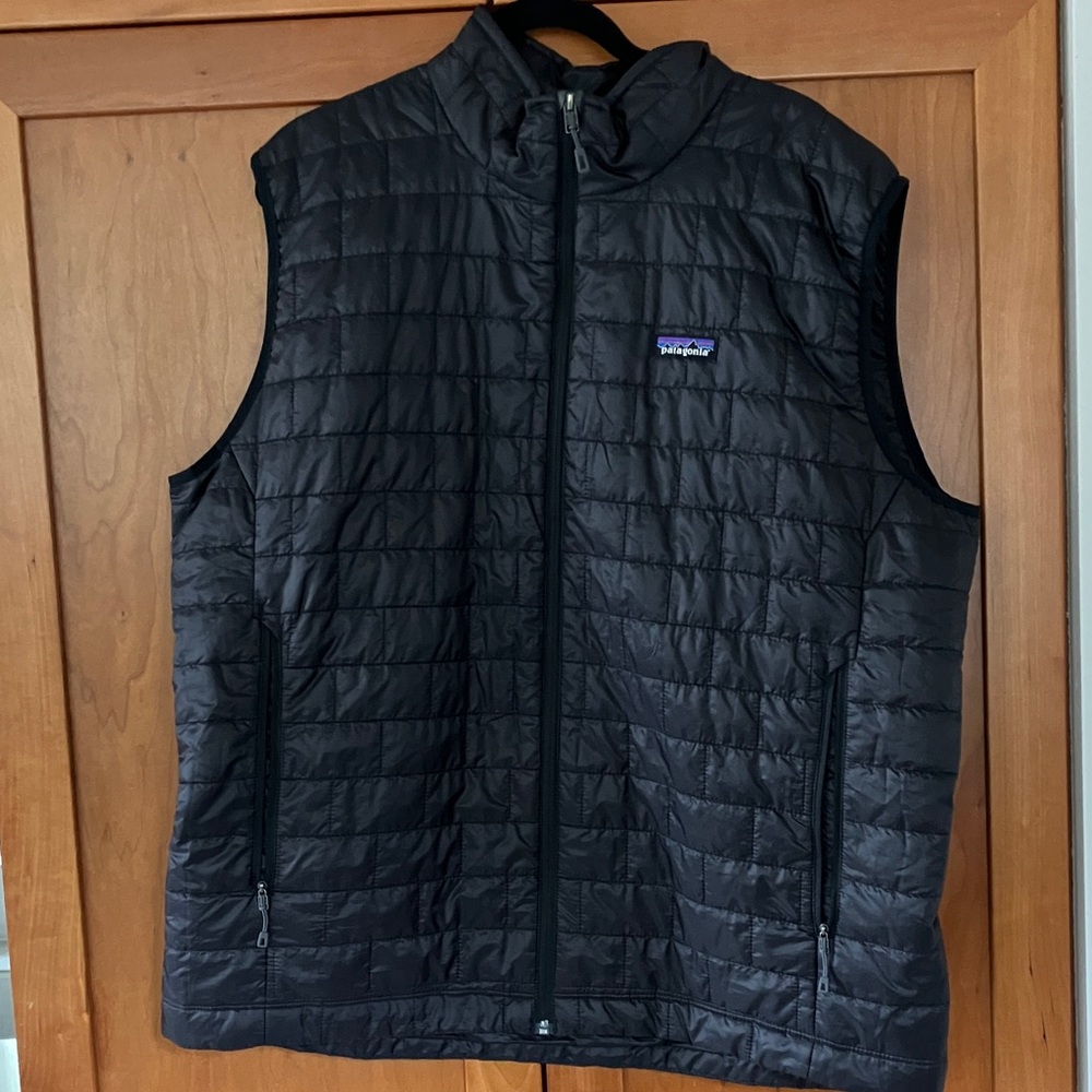 Patagonia Men's Dark Quilted Vest